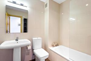 Apartment with sea views