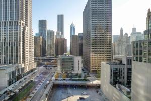 Streeterville 1br w indoor pool nr Navy Pier CHI-996