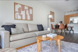 Streeterville 1br w indoor pool nr Navy Pier CHI-996