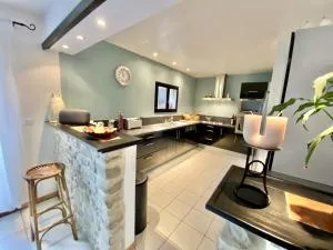 GITE DE L'ASPE 135m2, 6p, 3ch avec piscine privative, jardin ombragé clos - Rochecolombe