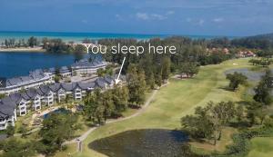 Stylish 1 Bedroom Apartment with Golf View, Steps from Bang Tao Beach, Allamanda Laguna