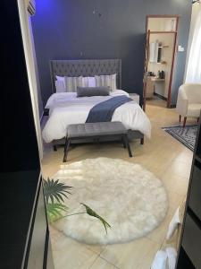 Classic, modern 1BR hideout