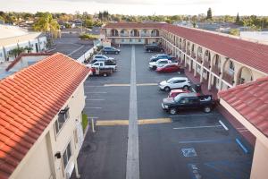 Rodeway Inn & Suites Bellflower