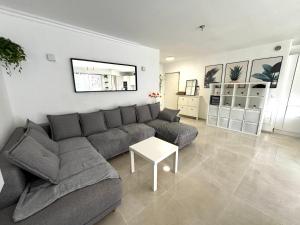 Nice Port , 2BR, 6 Guests, Walk to Beach and Old Town