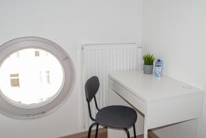 5 Zimmer nahe Hauptbahnhof,10 Betten,vollausgestattet,neu saniert,Parkplatz,Dachterasse