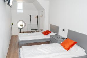 5 Zimmer nahe Hauptbahnhof,10 Betten,vollausgestattet,neu saniert,Parkplatz,Dachterasse