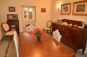 La Antigua, casa céntrica, amplio patio, piscina y barbacoa