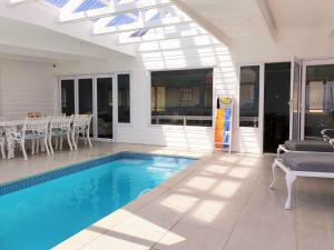 The Bolussi, sleeps 12 in 6 bedrooms with pool!
