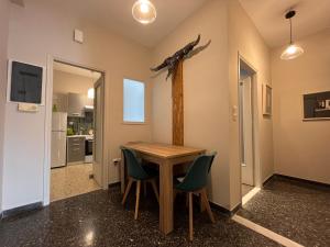 Artists 1 BD Apt in Keramikos