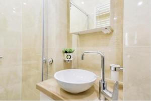 Juliette - Tiny 1BR Pantheon Luxembourg Hideaway