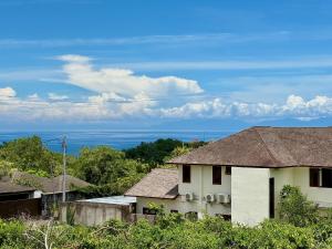 Hillstone Luxury Village