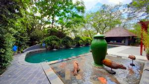 Shangri-La Country Hotel & Spa