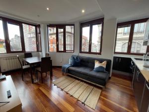 Atuaire Home Vivienda B luminosa PARKING INCLUIDO en plena calle comercial