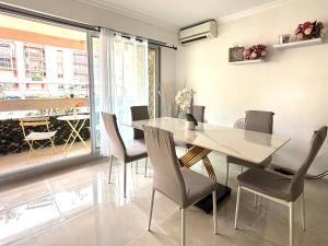 Nice Port , 2BR, 6 Guests, Walk to Beach and Old Town