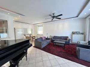 Große Terrassenwohnung mit Seeblick - 新格洛布索