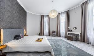 2BDR+2AC+FOR LONG TERM TOO+LARGE FLAT+QUIET+SOHO!