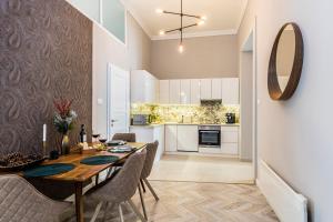 2BDR+2AC+FOR LONG TERM TOO+LARGE FLAT+QUIET+SOHO!