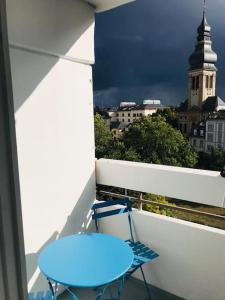 Stilvolles Apartment mit Balkon 15min Airport