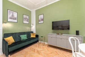 Aleje Jerozolimskie 42 by Homeprime