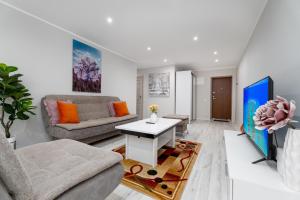 Stylish Apartment For up to 4 Guests With WiFi, Free Parking