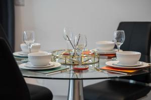 Luxury 3-Bed, 3-Bath Penthouse - Leeds City Centre - underground parking