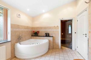 Large Cottage In Peaceful, Beautiful Nature