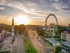 Delle Alpi 310B - Ao lado da roda-gigante