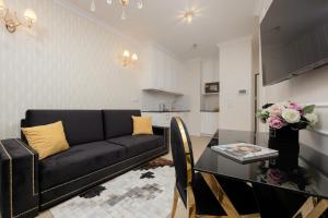 Stylish Grzybowska Apartment by Renters