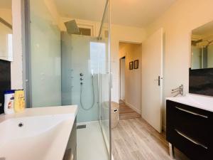 Maisons de vacances Beach House 50 : photos des chambres