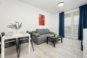 Modern Targowek Apartment by Noclegi Renters