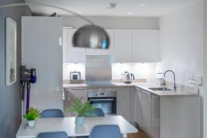 Very Modern 17min London Paddington, 8min legoland