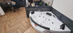 Happy time together apartament z Jacuzzi