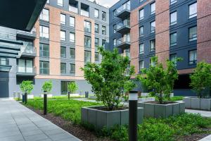 Apartment with Balcony and Free Parking in Poznań by Renters