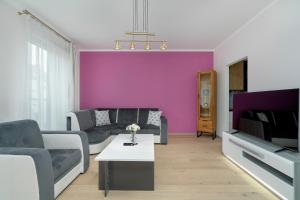 Apartment with Balcony and Free Parking in Poznań by Renters