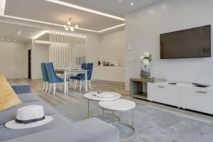 Torre Palace I by Atlantic Holiday