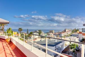 Spacious Penthouse with King-size bed, Huge terrace, Ocean & Teide view