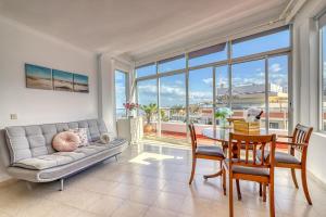 Spacious Penthouse with King-size bed, Huge terrace, Ocean & Teide view