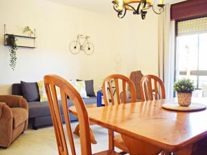 Amplio y luminoso apartamento cerca del centro y la playa con piscina y parking privado