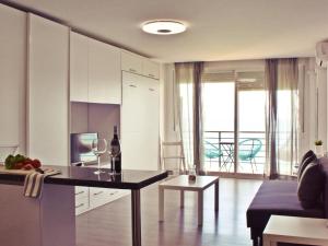 Luminoso estudio en Castillo Santa Clara