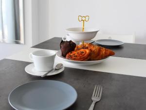 Luminoso estudio en Castillo Santa Clara