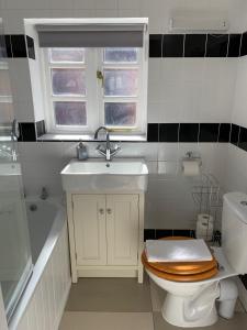 Ashbrook Lewis - two bedroom, two bathroom cottage nr Harwell Oxford