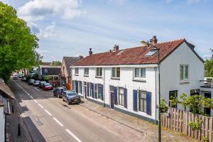 Lovely house on the water near Amsterdam