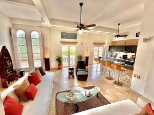 by Calamari Homes - Parque Centenario 206 walled city