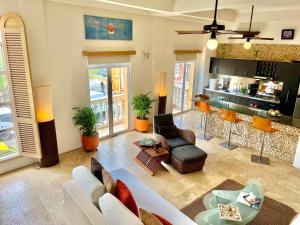 by Calamari Homes - Parque Centenario 206 walled city