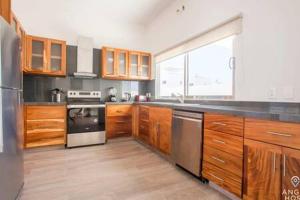 NEW Gated Community Home Pool BBQ Beach 5 mins