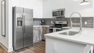 Landing Modern Apartment with Amazing Amenities (ID1009X577)
