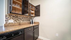 Landing Modern Apartment with Amazing Amenities (ID8624X16)