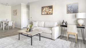 Landing Modern Apartment with Amazing Amenities (ID8109X75)