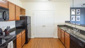 Landing Modern Apartment with Amazing Amenities (ID7489X61)