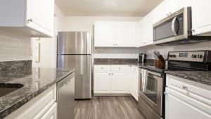 Landing Modern Apartment with Amazing Amenities (ID7894X33)
